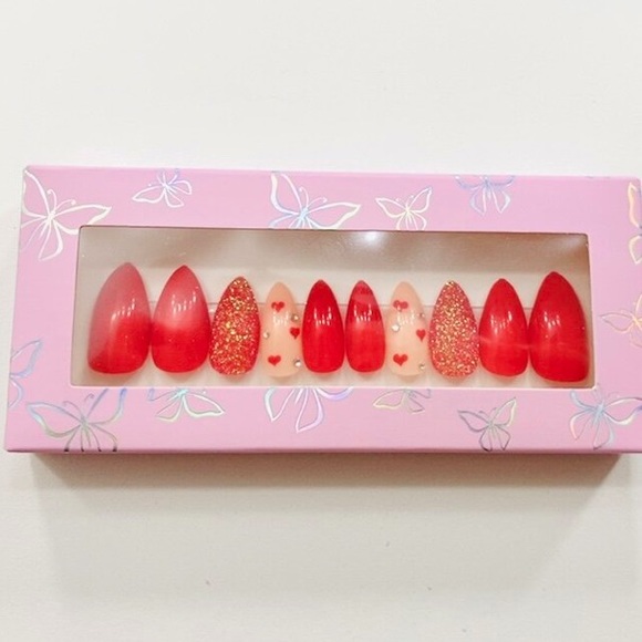 Hand painted sweetheart press on nails - Picture 2 of 2